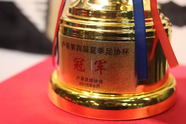 电讯报：图赫尔希望球员既能专注训练，也能形成一种“兄弟情谊”